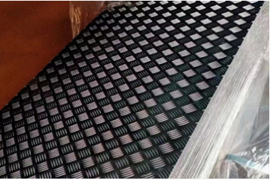花纹铝板生产厂家-奕源国际铝业-近日大雨，注意防范！